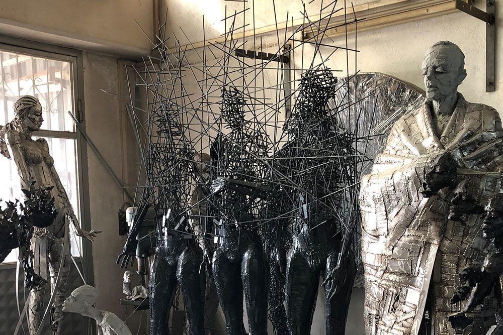 We met with Ozan Ünal's figurative sculptures representing "different souls" in his workshop in İzmir.
